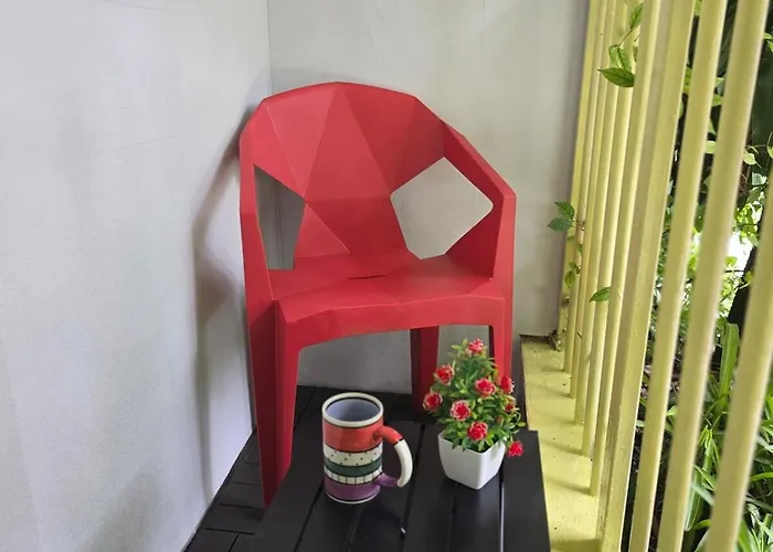 100 Luxury Air Con With Private Balcony Apartment *